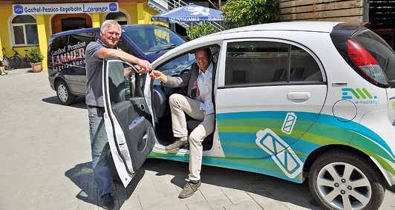 Fritz Lammer und Bürgermeister Harald Mulle waren zufriedene Testfahrer